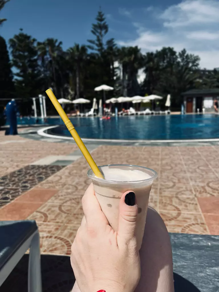 Cocktail la piscină Relax a hotelului Botanik Platinum