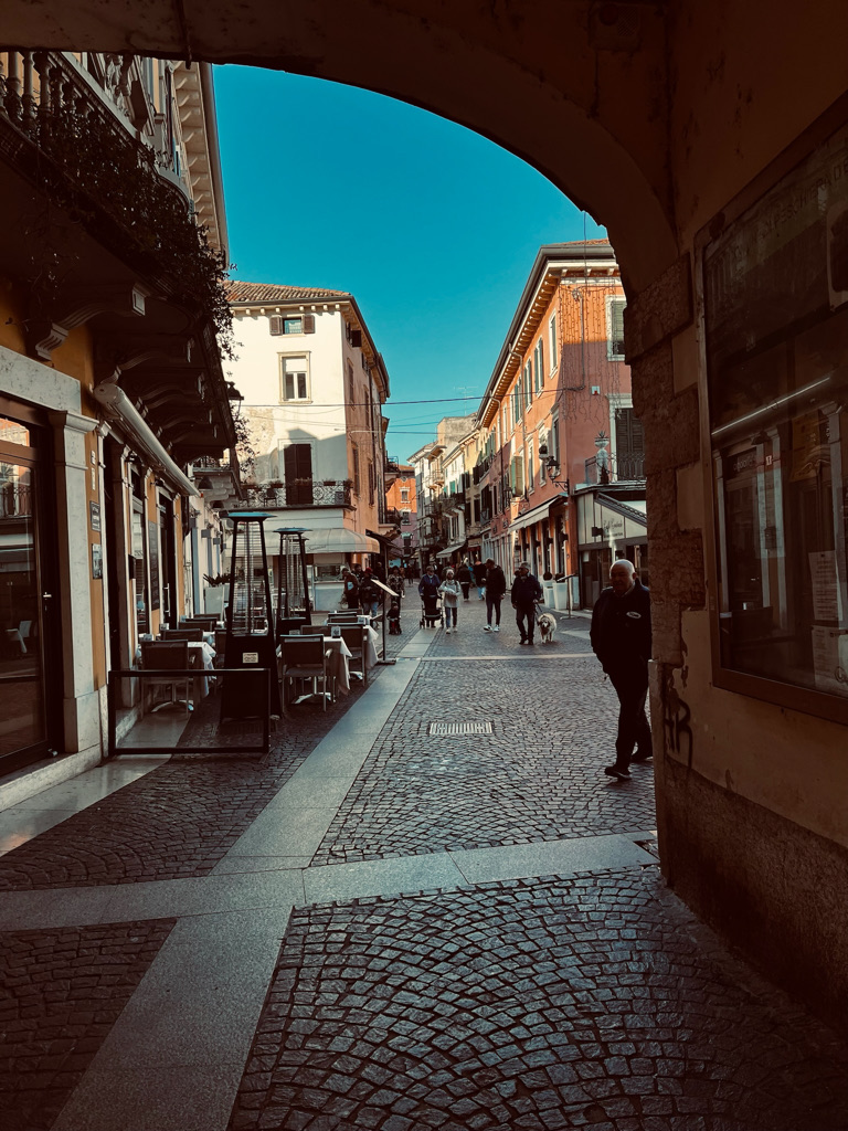 Plimbare prin centru istoric din Peschiera del Garda