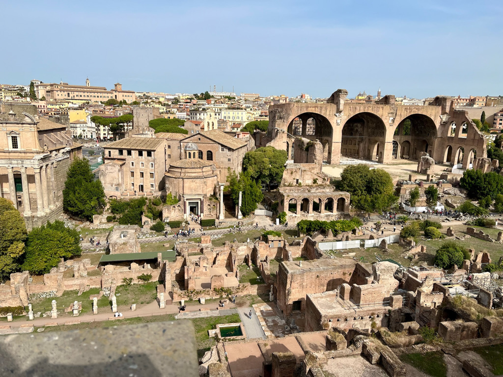 Vedere deasupra Forumului Roman