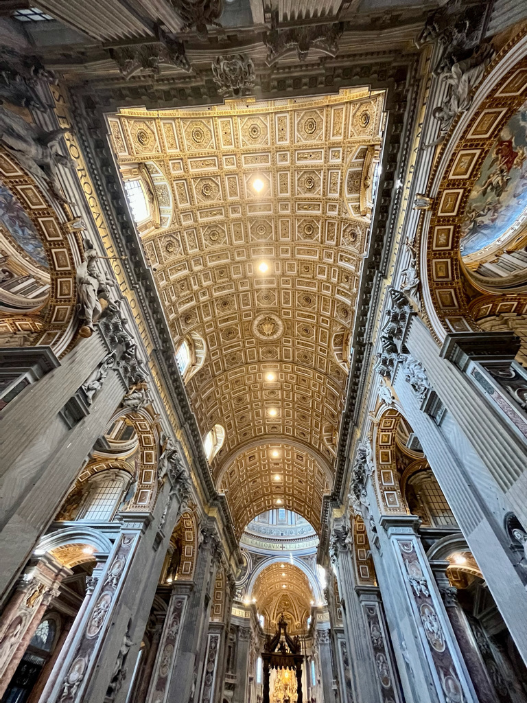 Intrare în Basilica San Pietro