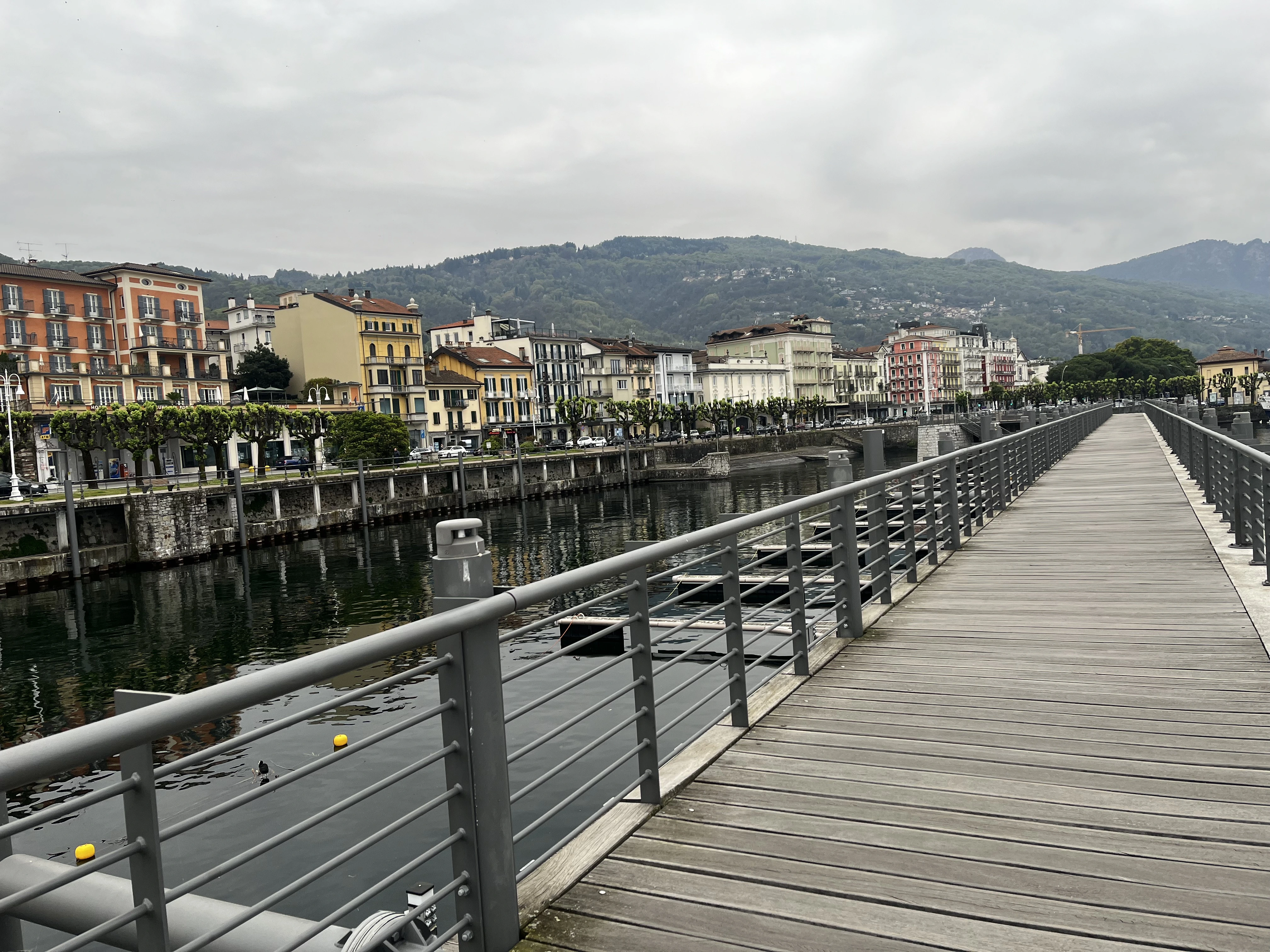Apus de soare pe Lacul Maggiore văzut din Stresa