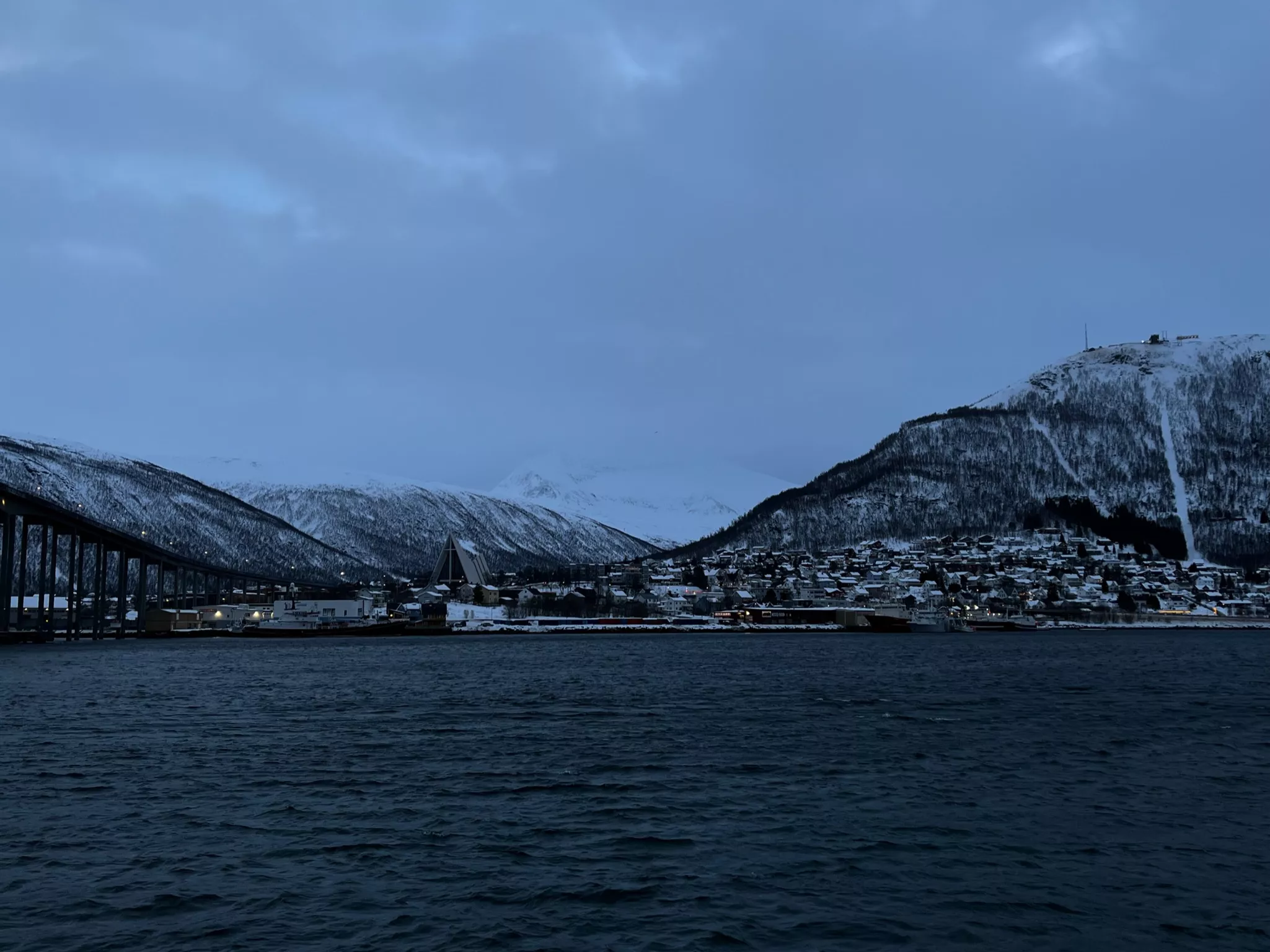 Priveliște asupra Arctic Cathedral